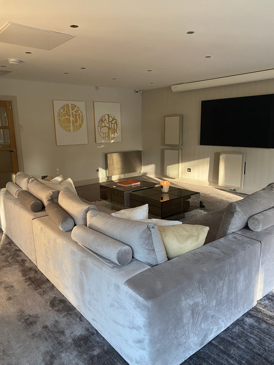 A Neutral Luxurious Lounge, Hale